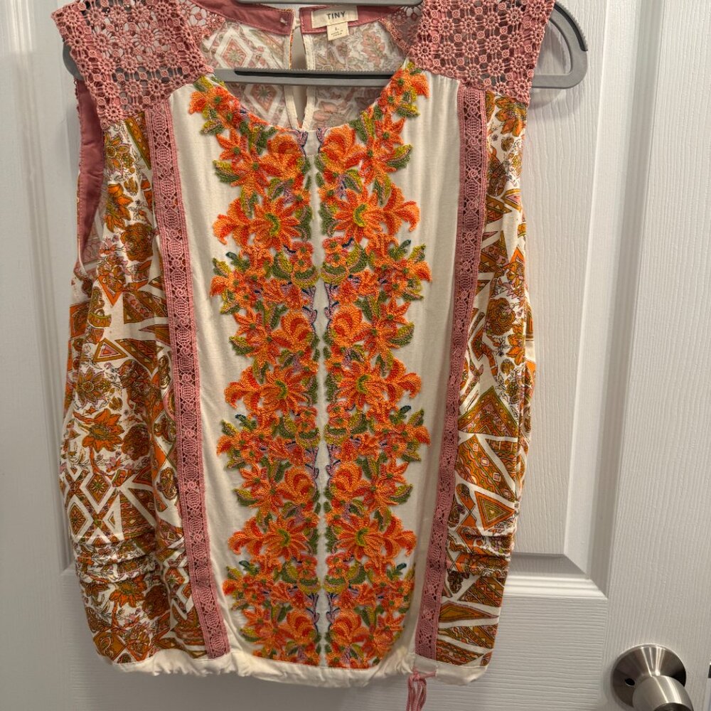 Floral Sleeveless Blouse